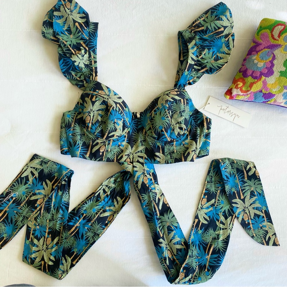 NWT Petersyn X Revolve Joplin Paradise floral flutter sleeve crop top - Picture 3 of 12